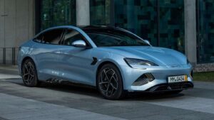特斯拉 和 比亞迪 佔據 2023年 全球 電動車 銷售總量 的35%